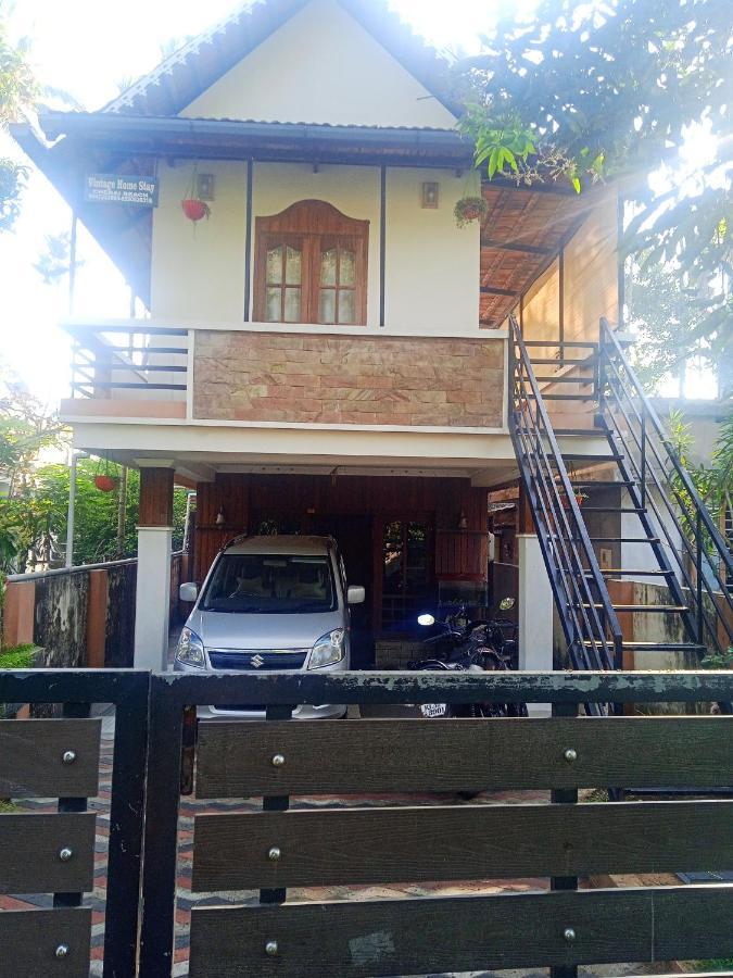 Vintage Inn Homestay Черай Бийч Екстериор снимка